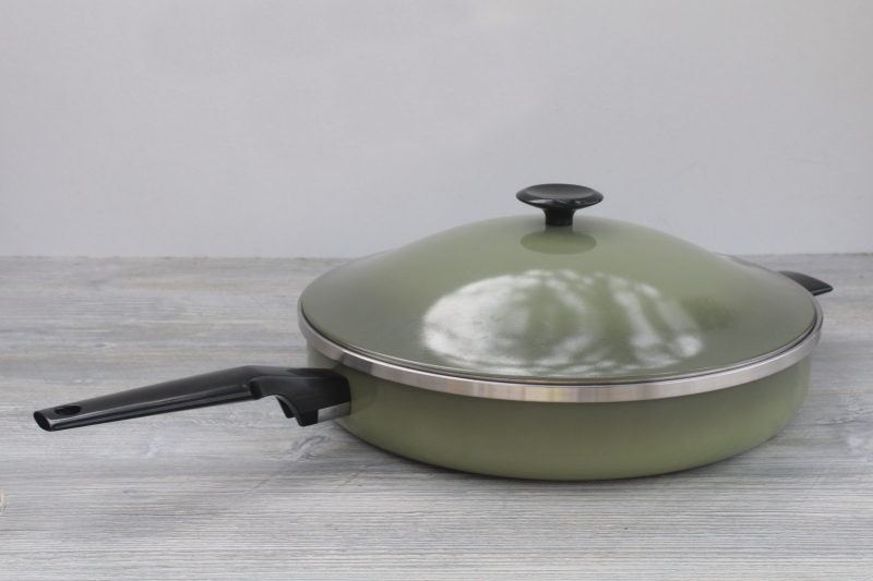 photo of never used vintage West Bend avocado green cookware, 12 inch skillet frying pan w/ lid #3