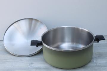 catalog photo of never used vintage West Bend avocado green cookware, 5 qt stock pot or dutch oven w/ lid