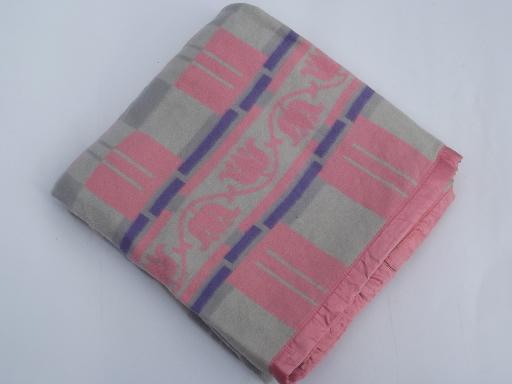 photo of never used vintage cotton camp blanket, retro 50s pink and grey tulips #1