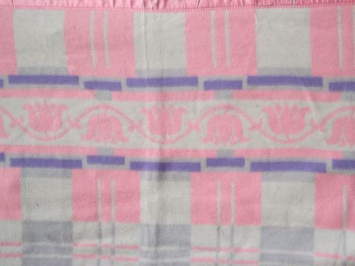 photo of never used vintage cotton camp blanket, retro 50s pink and grey tulips #3