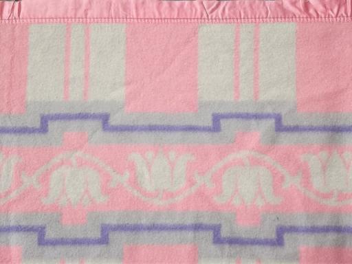 photo of never used vintage cotton camp blanket, retro 50s pink and grey tulips #5