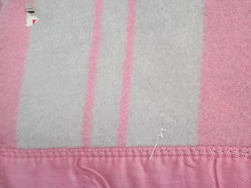 photo of never used vintage cotton camp blanket, retro 50s pink and grey tulips #6