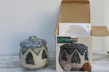 catalog photo of new in box vintage Cabin in the Snow Tienshan stoneware cookie jar, spongeware green trees w/ blue 