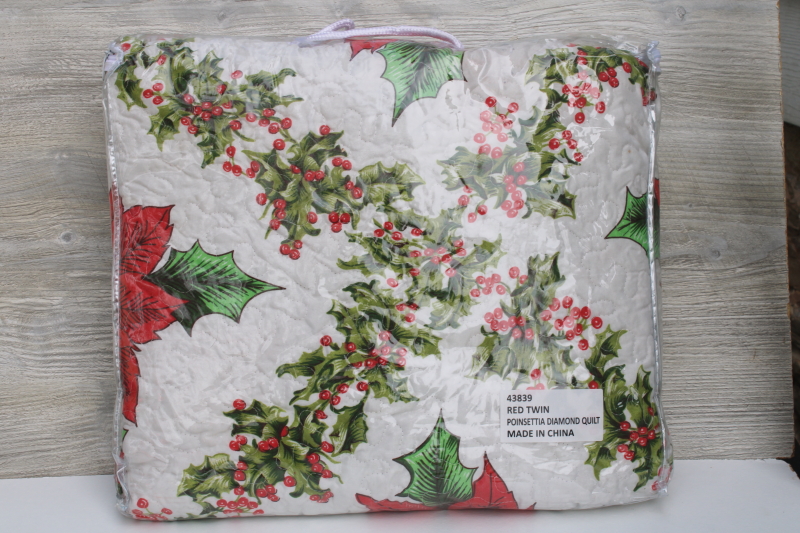 photo of new in pkg quilted bedspread, Christmas quilt w/ vintage style red & green holiday print twin size #1