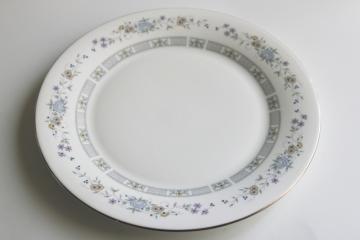 new old stock vintage Royal Doulton china dinner plate, Tara pattern 