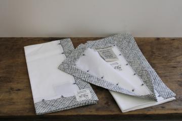 catalog photo of new w/ tags Williams Sonoma cotton napkins, grey embroidered lattice on white