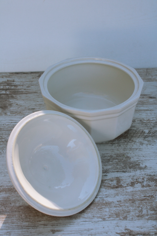 photo of new w/ label vintage 2 quart casserole w/ lid, Pfaltzgraff Heritage white stoneware  #3