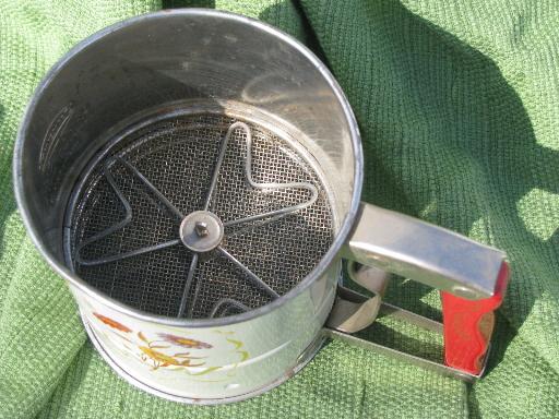 photo of old Androck Hand-i-Sift flour sifter, vintage kitchen window flower print #4