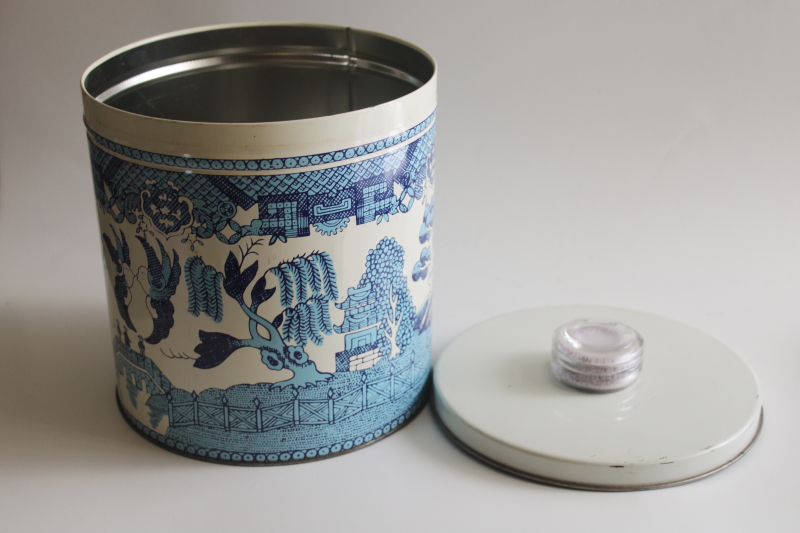 photo of old Blue Magic cracker tin or cookie jar, glass knob w/ crystals, blue willow print  #7