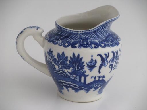 photo of old Blue Willow china cream pitcher and sugar bowl set, vintage Japan #2