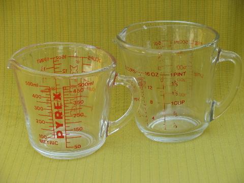 photo of old Fire-King and Pyrex glass measuring cups, 2 cup graduated measures #1