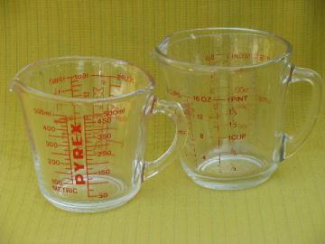 catalog photo of old Fire-King and Pyrex glass measuring cups, 2 cup graduated measures