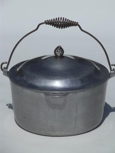 photo of old Majestic cast aluminum dutch oven w/ spun wire handles for wood stove #2