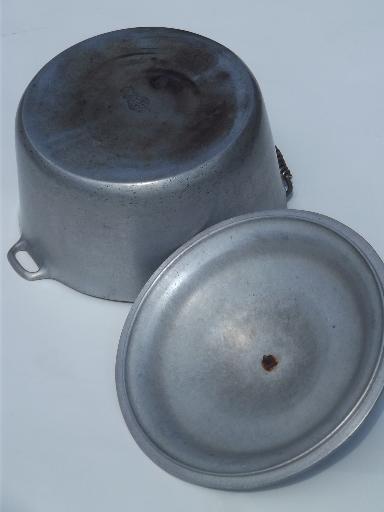 photo of old Majestic cast aluminum dutch oven w/ spun wire handles for wood stove #6
