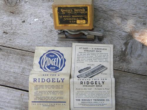 photo of old Ridgely Trimmer model D w/extra blades, original box and advertising #5