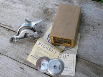 catalog photo of old Ridgely Trimmer model D w/extra blades, original box and advertising