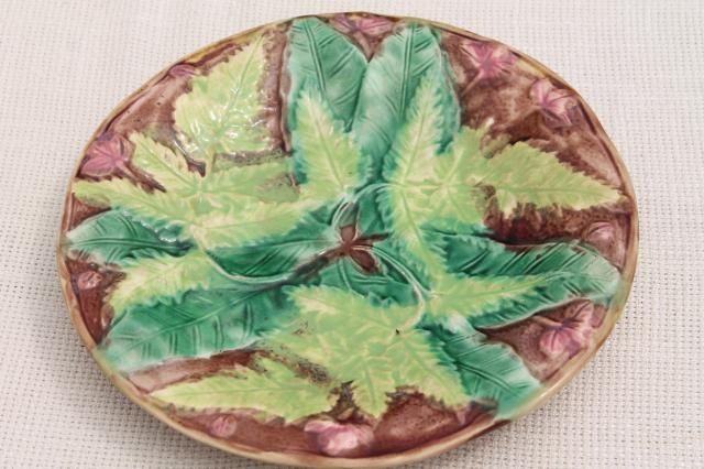 photo of old antique fern pattern majolica pottery plate, green ferns Victorian vintage #1