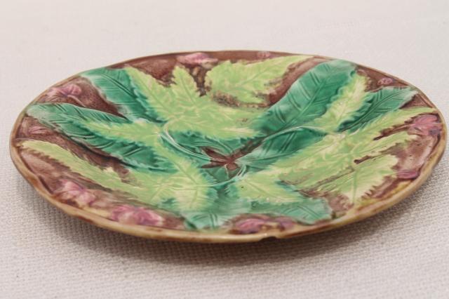 photo of old antique fern pattern majolica pottery plate, green ferns Victorian vintage #4