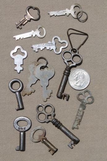 photo of old & antique key collection, lot of vintage luggage keys, fancy skeleton keys #1