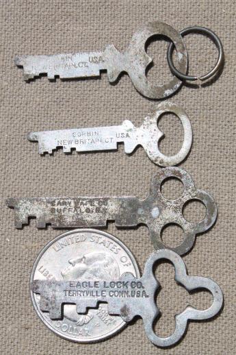 photo of old & antique key collection, lot of vintage luggage keys, fancy skeleton keys #5