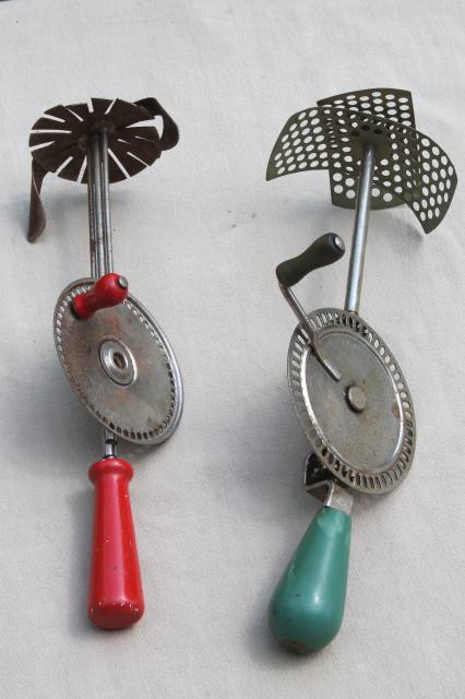 photo of old, antique, vintage eggbeaters, hand-crank rotary egg beater collection #4