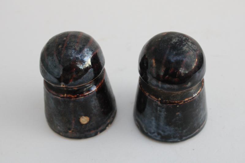 photo of old brown glazed ceramic insulators, rustic vintage primitive spools junk style #4