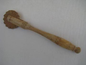 catalog photo of old carved wood pastry wheel pie crimper, vintage kitchen tool