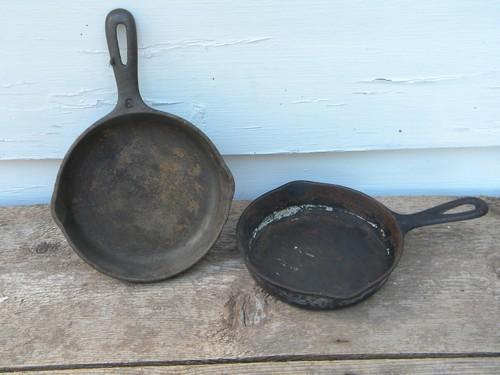 photo of old cast iron cookware, skillets or fry pans for chuck wagon cornbread #1