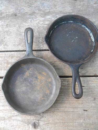 photo of old cast iron cookware, skillets or fry pans for chuck wagon cornbread #2