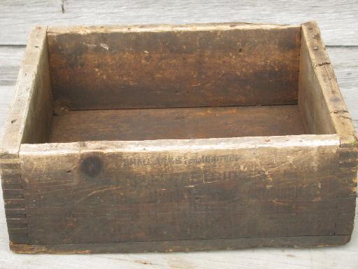 photo of old dovetailed wood box, vintage packing crate for ammunition cartridges #3