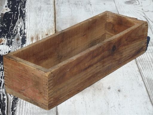 photo of old dovetailed wood packing crate, primitive vintage farm tool box #1