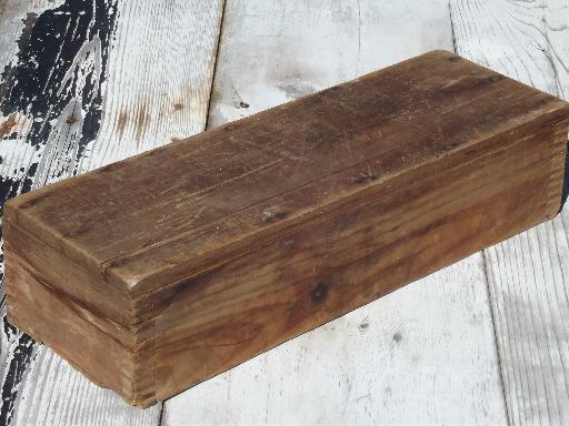 photo of old dovetailed wood packing crate, primitive vintage farm tool box #2