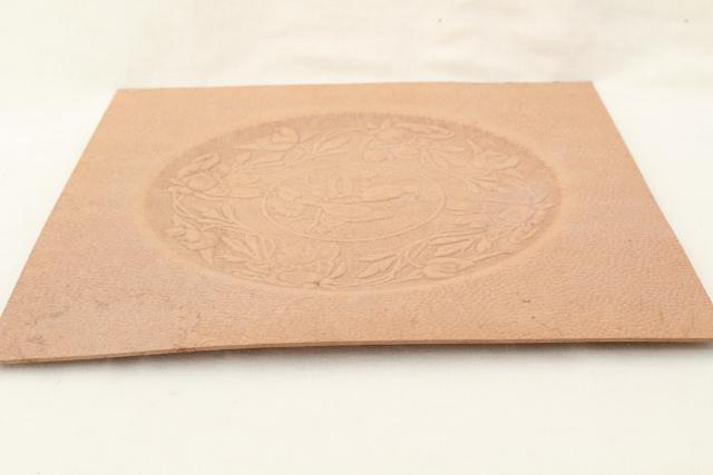 photo of old embossed pressed paper picture wreath & doves, early 1900s vintage flue cover #2