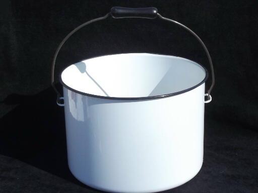 photo of old enamelware kitchen or laundry pail, primitive vintage enamel bucket #3