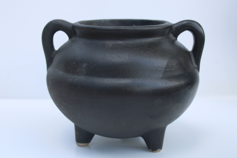 photo of old fashioned black cauldron planter pot, vintage Robinson Ransbottom RRP Roseville pottery  #1