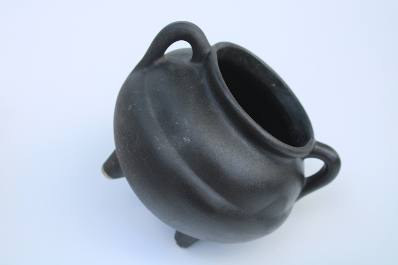 photo of old fashioned black cauldron planter pot, vintage Robinson Ransbottom RRP Roseville pottery  #6