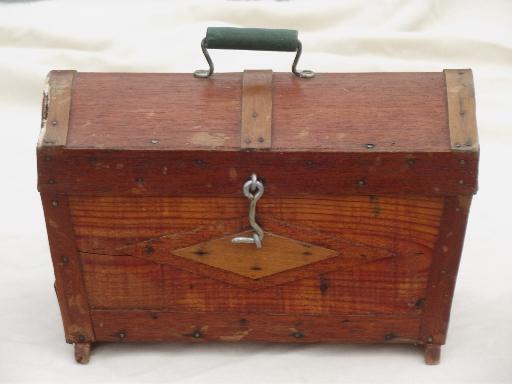 photo of old handmade wood sewing box, small dome top trunk or chest, tramp art vintage  #3