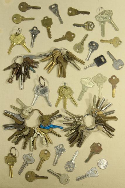 photo of old key assortment, huge junk lot vintage keys, car keys, house latch keys etc. #1