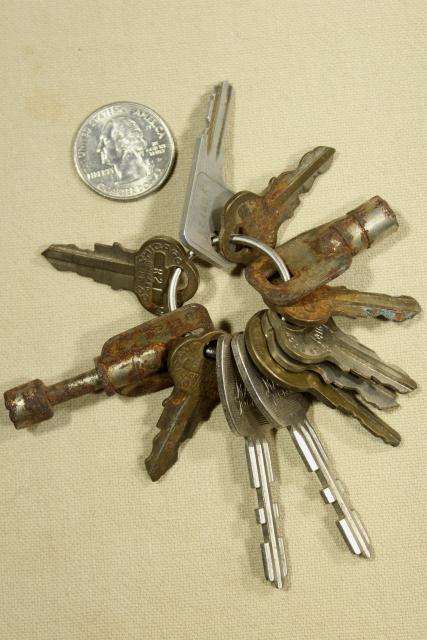 photo of old key assortment, huge junk lot vintage keys, car keys, house latch keys etc. #9