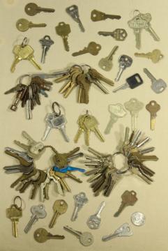 catalog photo of old key assortment, huge junk lot vintage keys, car keys, house latch keys etc.