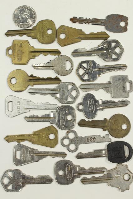 photo of old key lot, old cigar box full of vintage keys, car keys, house latch keys etc #4