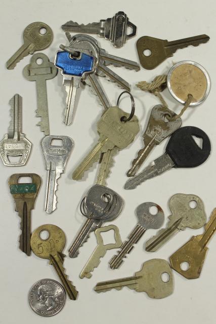 photo of old key lot, old cigar box full of vintage keys, car keys, house latch keys etc #5