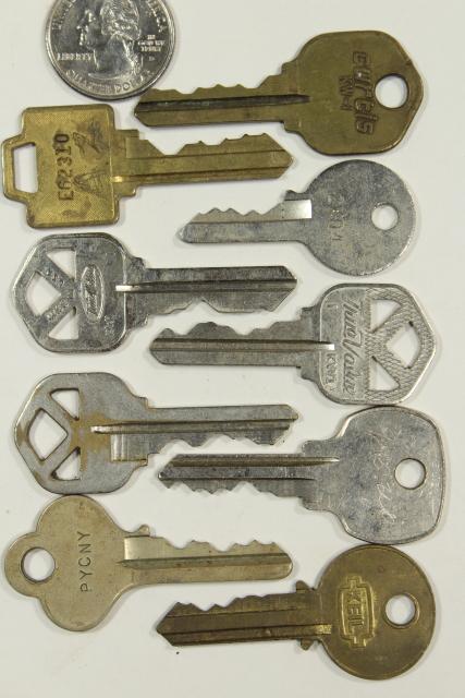 photo of old key lot, old cigar box full of vintage keys, car keys, house latch keys etc #11