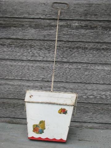 photo of old long handle kitchen dust pan, vintage red & white paint w/ fruit #1