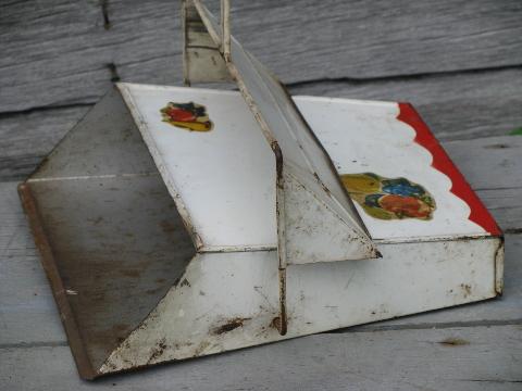 photo of old long handle kitchen dust pan, vintage red & white paint w/ fruit #3