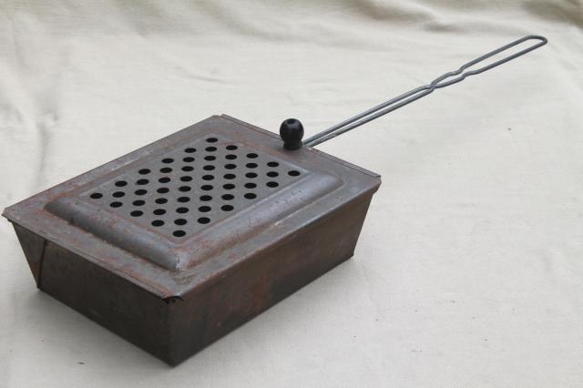 photo of old metal basket popcorn popper w/ wire handle, vintage campfire / fireplace corn popper  #3