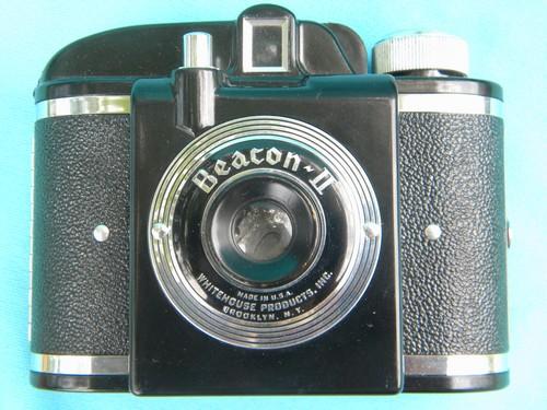 photo of old mid century vintage Beacon II camera w/leather case and 1948 patent #2