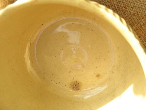 photo of old ribbed yellow ware pottery bowl or cachepot, vintage Z mark #2