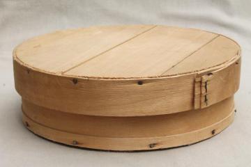 catalog photo of old round wooden cheese box for a wheel of cheese, rustic primitive pantry box bandbox