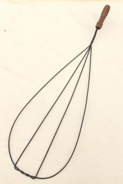catalog photo of old rug beater w/ wood handle wire paddle, vintage country farmhouse primitive